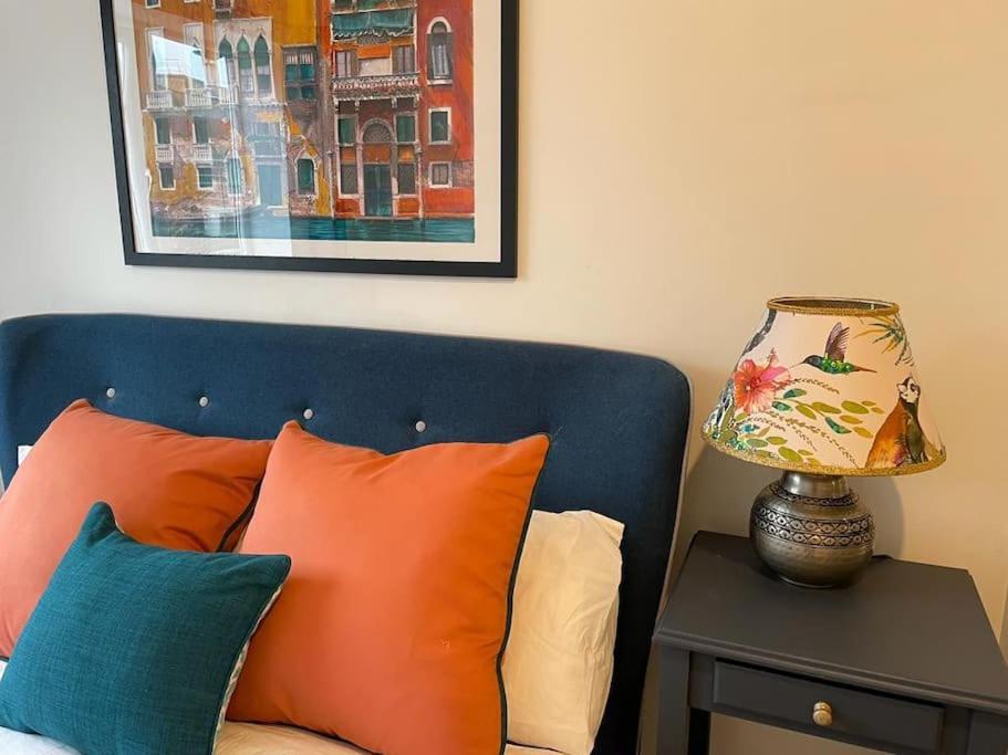 Stunning And Spacious 2Bed Flat In Central Woking Buitenkant foto