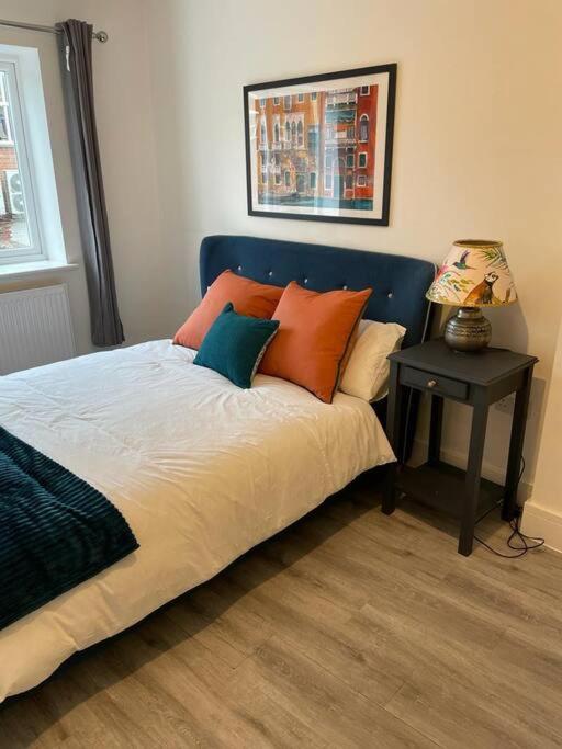 Stunning And Spacious 2Bed Flat In Central Woking Buitenkant foto