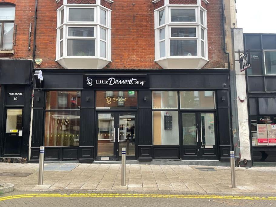 Stunning And Spacious 2Bed Flat In Central Woking Buitenkant foto