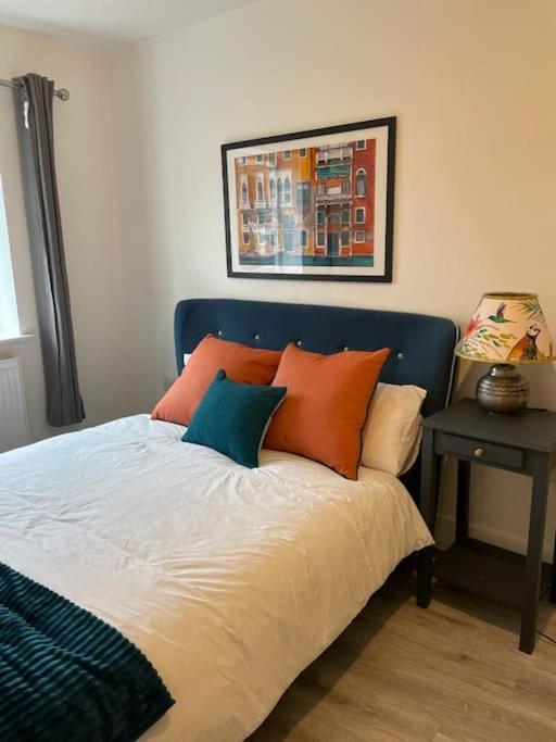 Stunning And Spacious 2Bed Flat In Central Woking Buitenkant foto